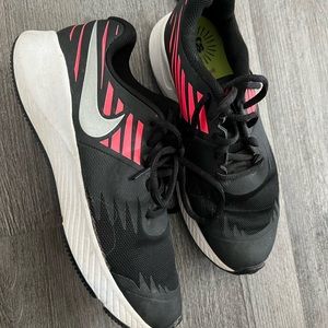 Kids Nike shoes size 4.5 Y